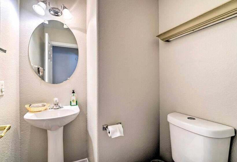 Stylish House W/ Patio, 8 Mi To Vegas Strip!