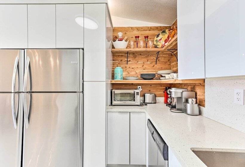 Sunny Miami Retreat   Pool, Patio & Gas Grill!