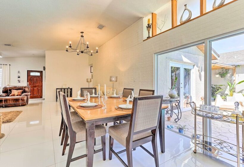 Sunny Miami Retreat   Pool, Patio & Gas Grill!