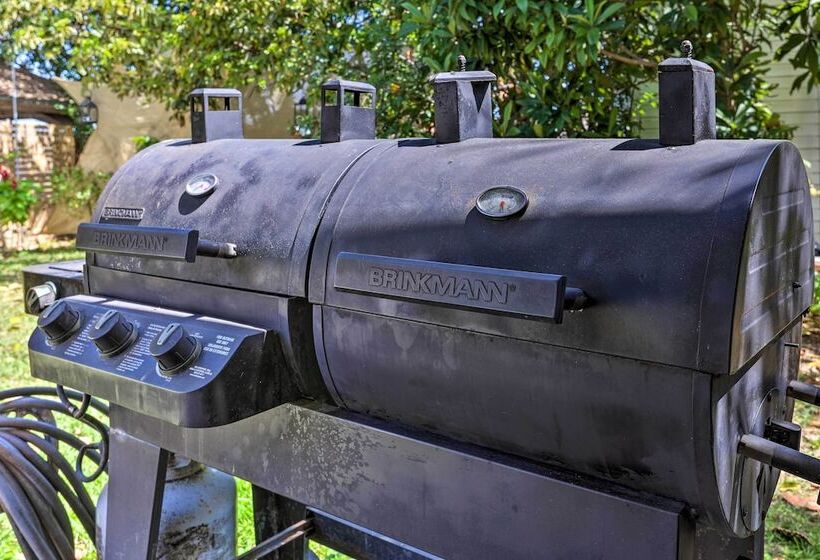 Sunny Miami Retreat   Pool, Patio & Gas Grill!