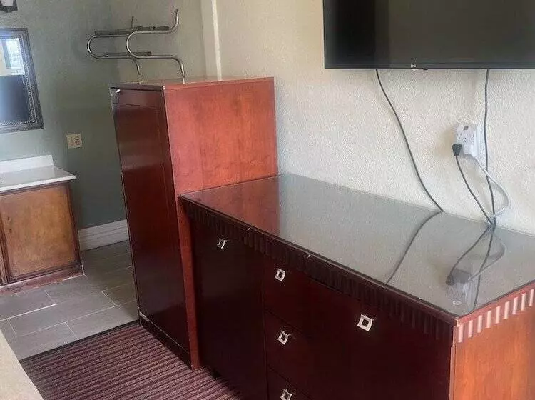 The Grand Motel Inn And Suite Louisville