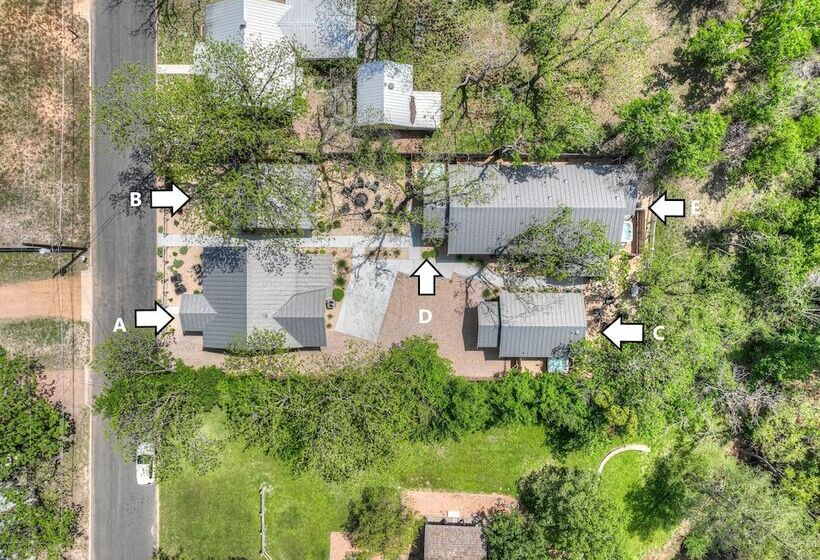 The Grove E With Hot Tub & King Bed   2 Blks To Main