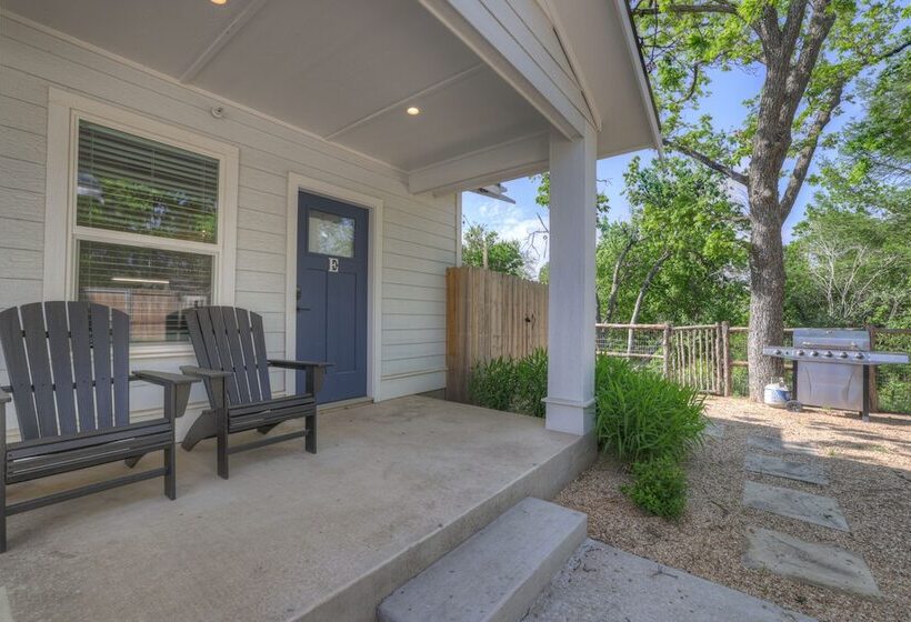 The Grove E With Hot Tub & King Bed   2 Blks To Main