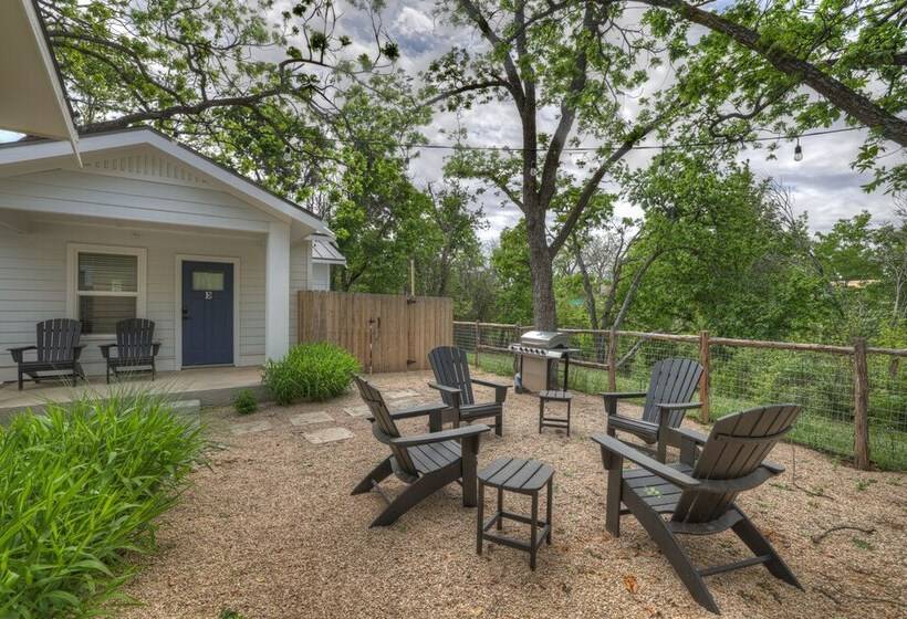 The Grove E With Hot Tub & King Bed   2 Blks To Main