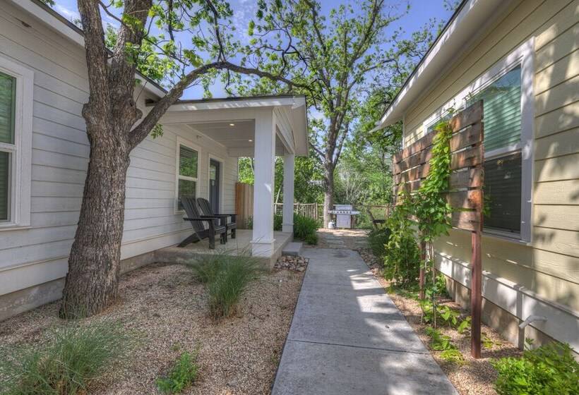 The Grove E With Hot Tub & King Bed   2 Blks To Main