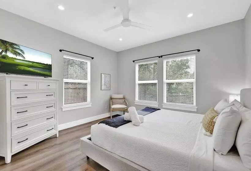 The Grove E With Hot Tub & King Bed   2 Blks To Main
