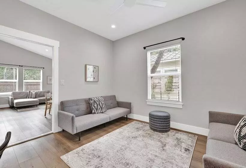The Grove E With Hot Tub & King Bed   2 Blks To Main