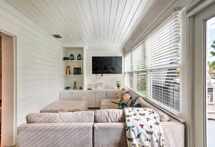 West Palm Beach Bungalow W/ Shared Backyard