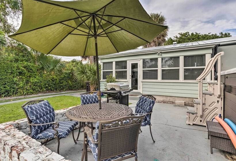 West Palm Beach Bungalow W/ Shared Backyard