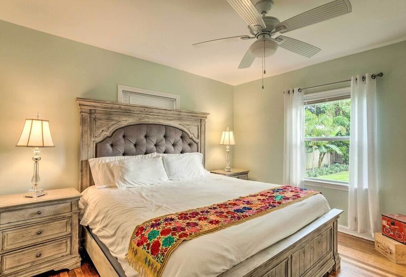 West Palm Beach Bungalow W/ Shared Backyard