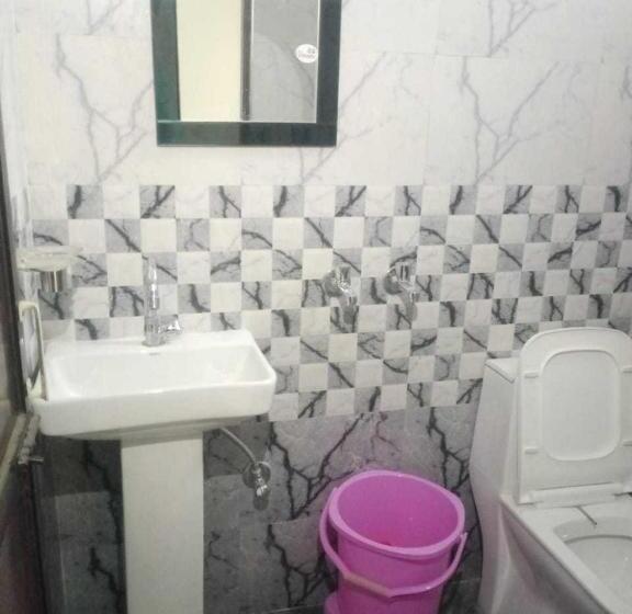 호텔 Oyo Bhavya Guest House