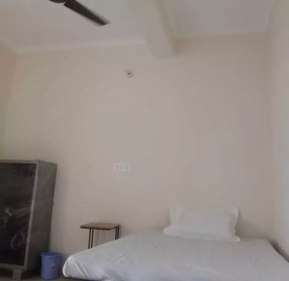 ホテル Oyo Bhavya Guest House
