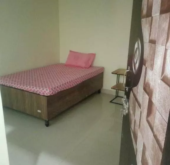 ホテル Oyo Bhavya Guest House