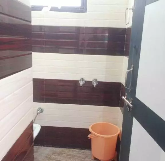 ホテル Oyo Bhavya Guest House