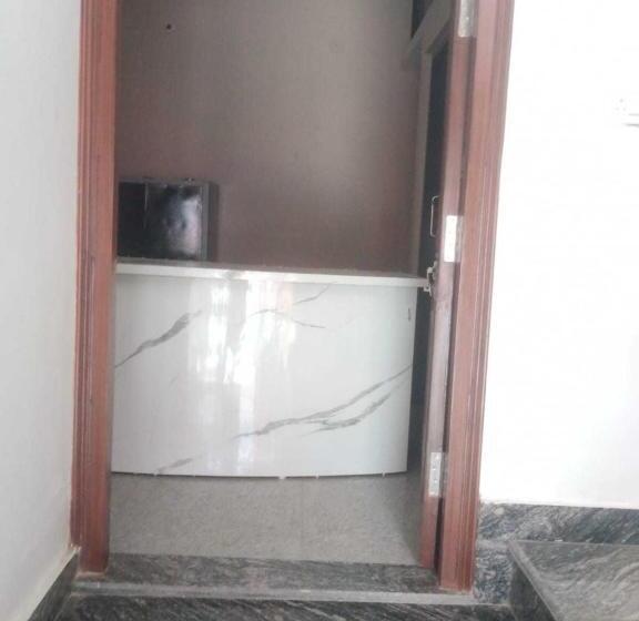 호텔 Oyo Bhavya Guest House