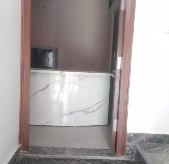 ホテル Oyo Bhavya Guest House