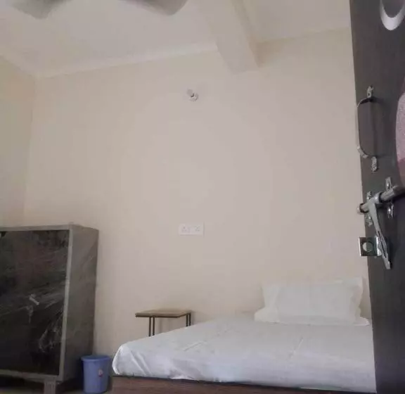 ホテル Oyo Bhavya Guest House