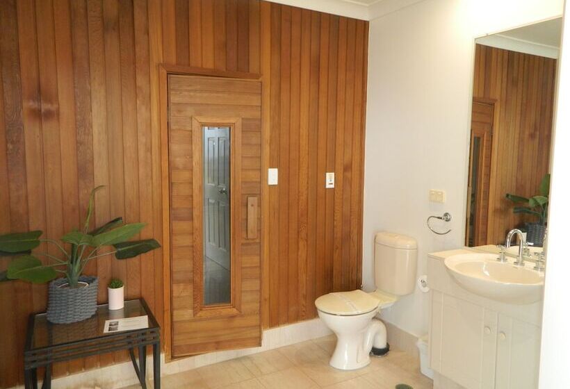 2nd Avenue Beachside Apartments