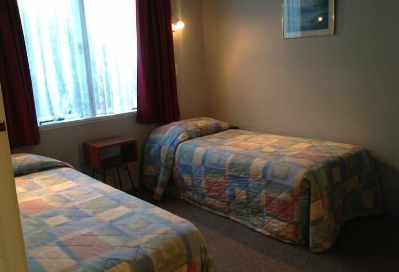 Camberley Court Motel