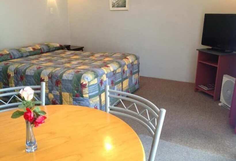 Camberley Court Motel