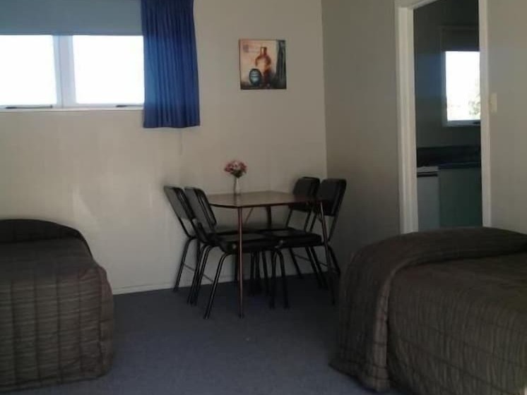 Camberley Court Motel