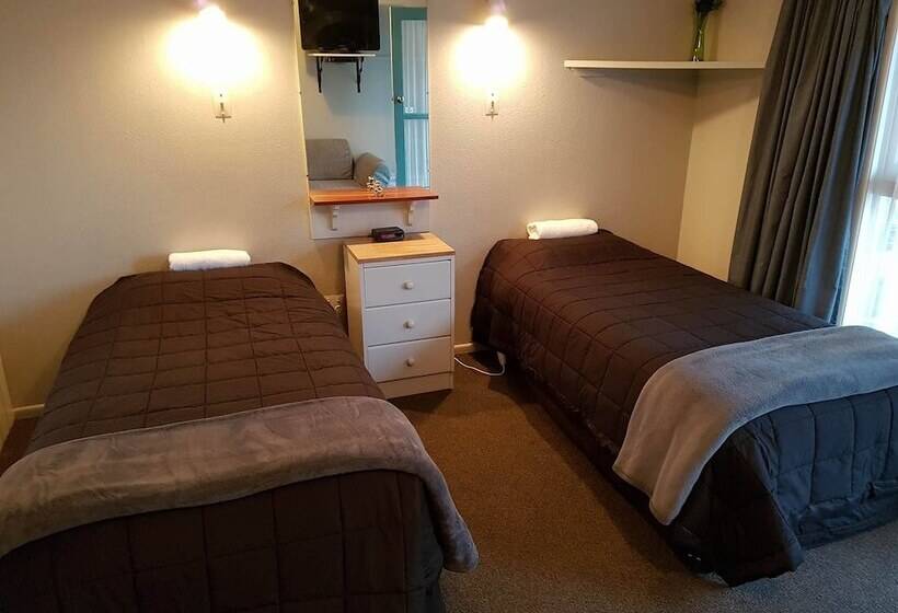 Camberley Court Motel