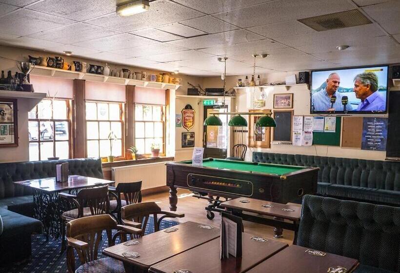 فندق فئة نجمة واحدة The Golf Tavern