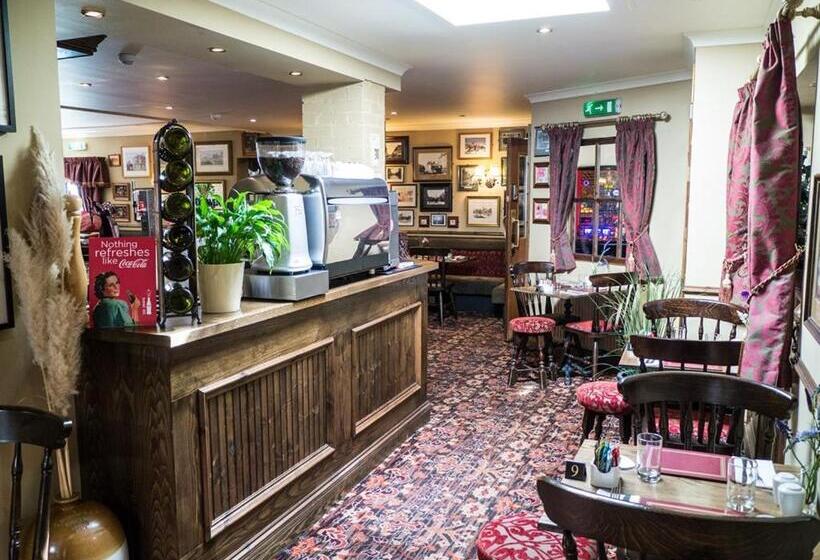 فندق فئة نجمة واحدة The Golf Tavern