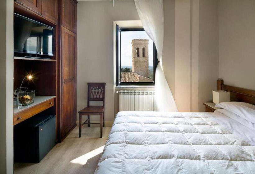 호텔 Degli Affreschi