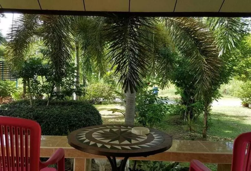 Hotelli Happy Resort