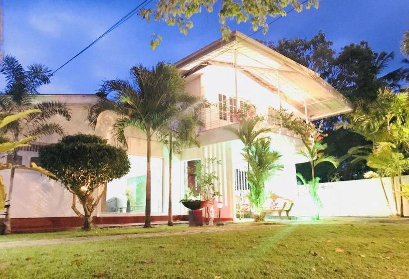 בית מלון כפרי Pinidiya Resort