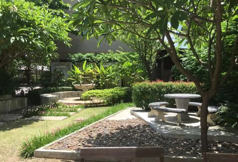 هتل Srisomthai