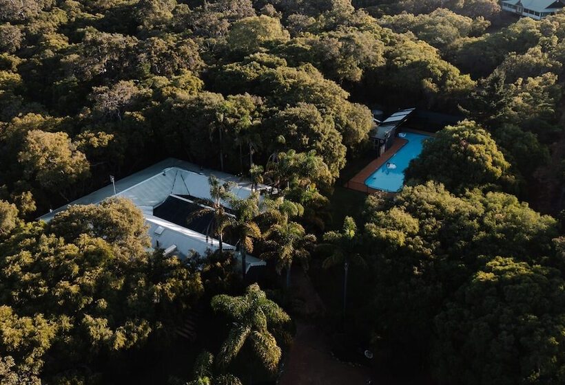 Отель Yallingup Lodge Spa Retreat