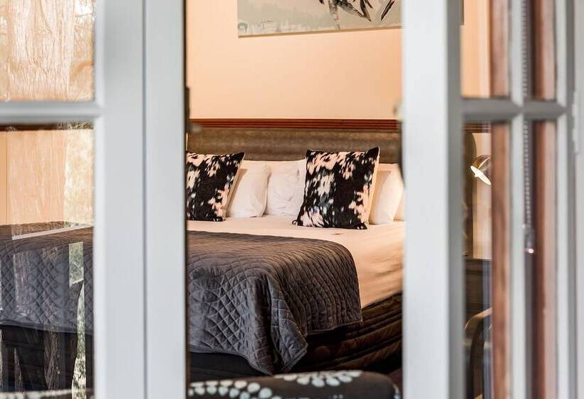 Отель Yallingup Lodge Spa Retreat