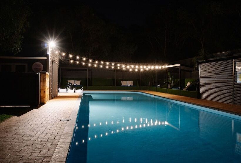 Отель Yallingup Lodge Spa Retreat