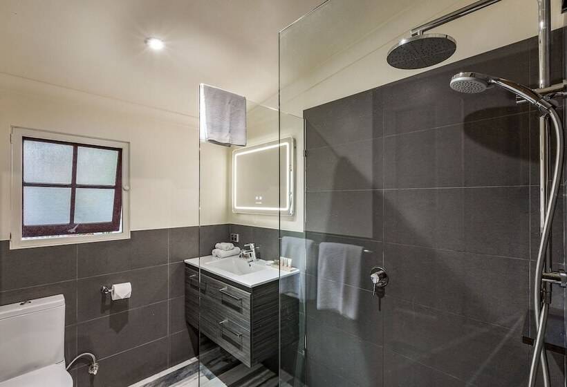 Отель Yallingup Lodge Spa Retreat