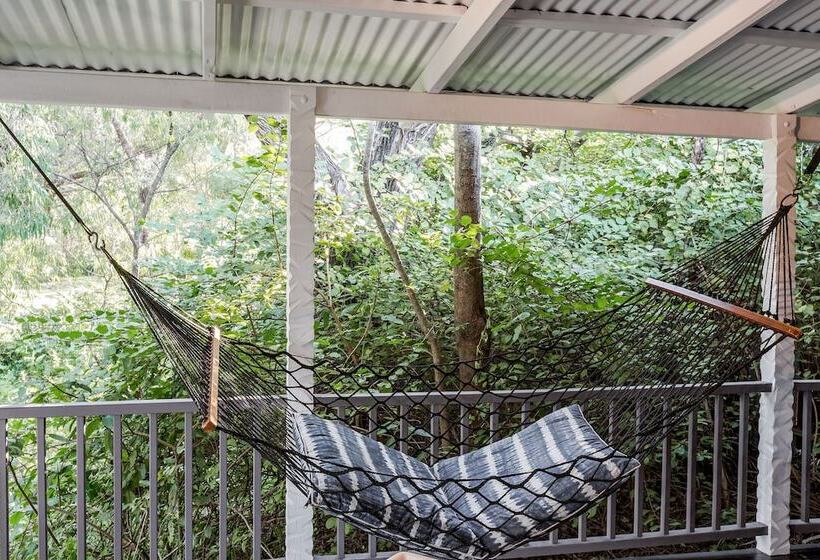 Отель Yallingup Lodge Spa Retreat