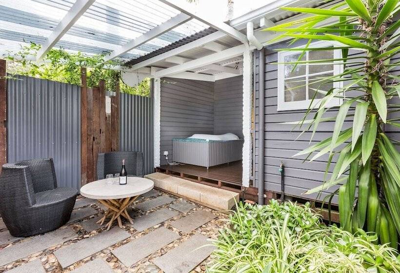 Отель Yallingup Lodge Spa Retreat