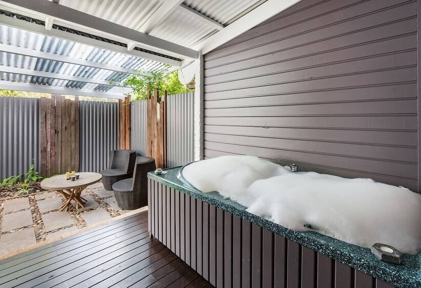 Отель Yallingup Lodge Spa Retreat