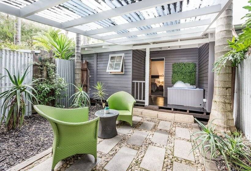 Отель Yallingup Lodge Spa Retreat