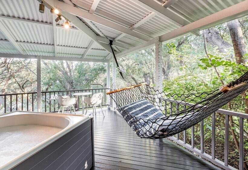 Отель Yallingup Lodge Spa Retreat