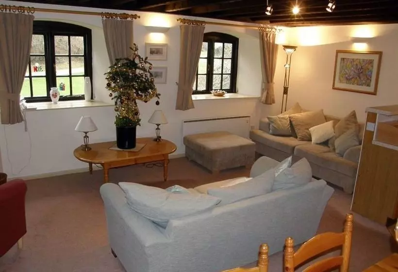 Manor Court