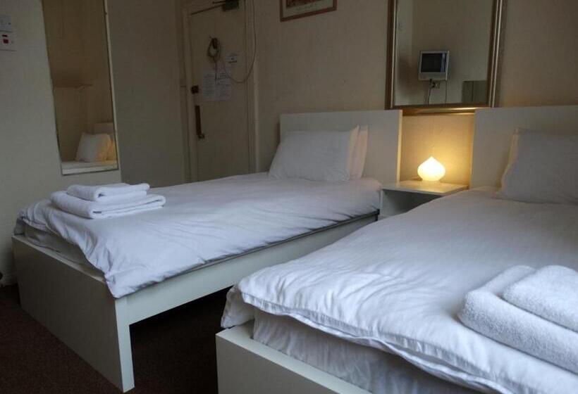 بنسيون Campbells Guest House