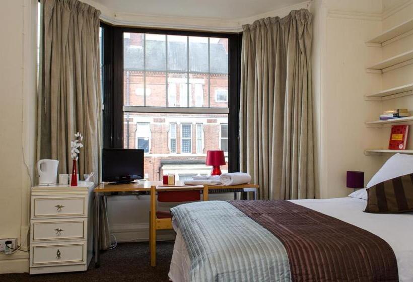 بنسيون Campbells Guest House