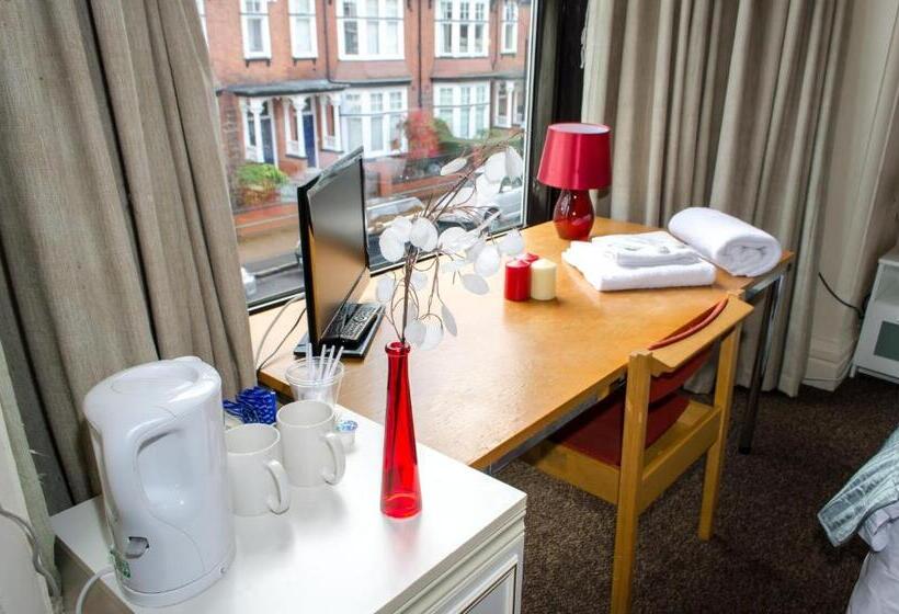 بنسيون Campbells Guest House