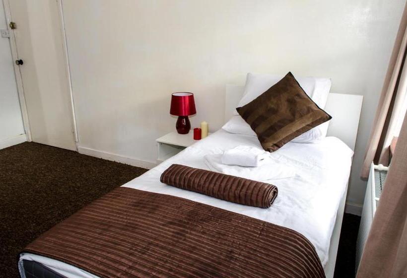 بنسيون Campbells Guest House