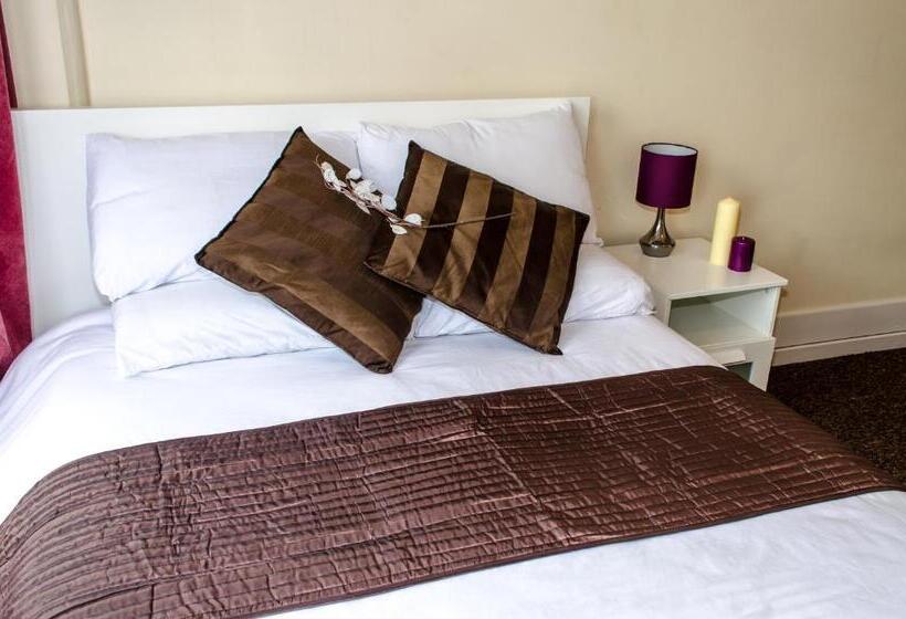 بنسيون Campbells Guest House