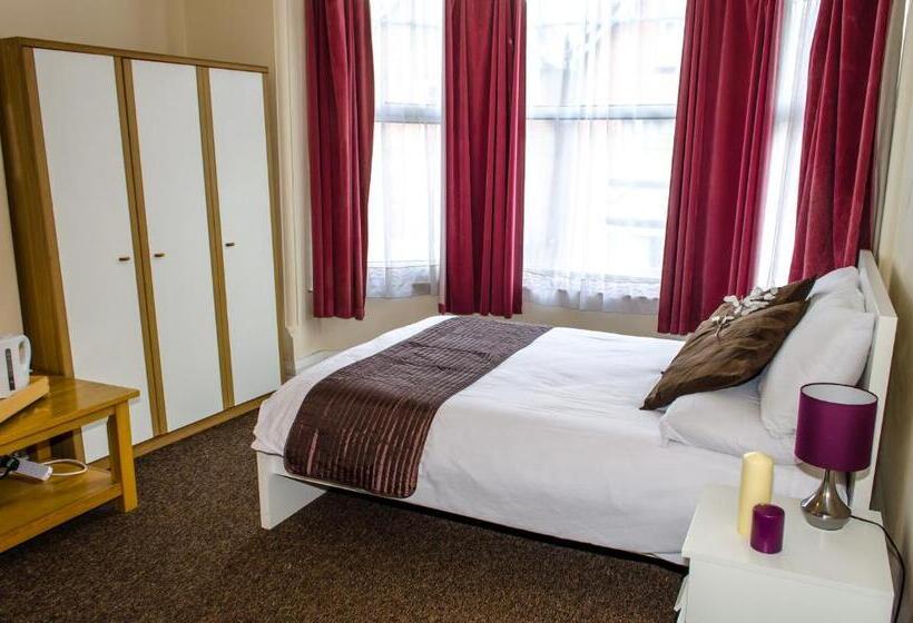 بنسيون Campbells Guest House