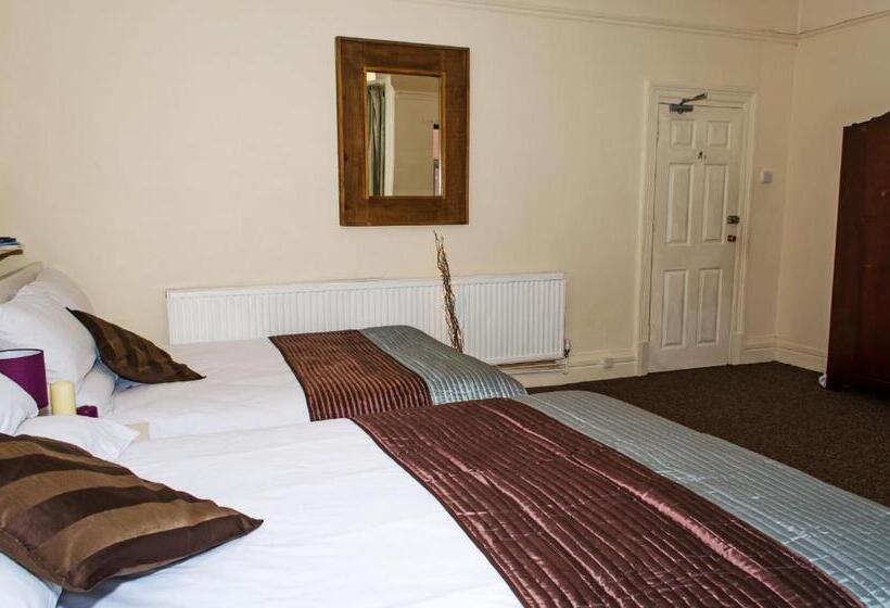 بنسيون Campbells Guest House