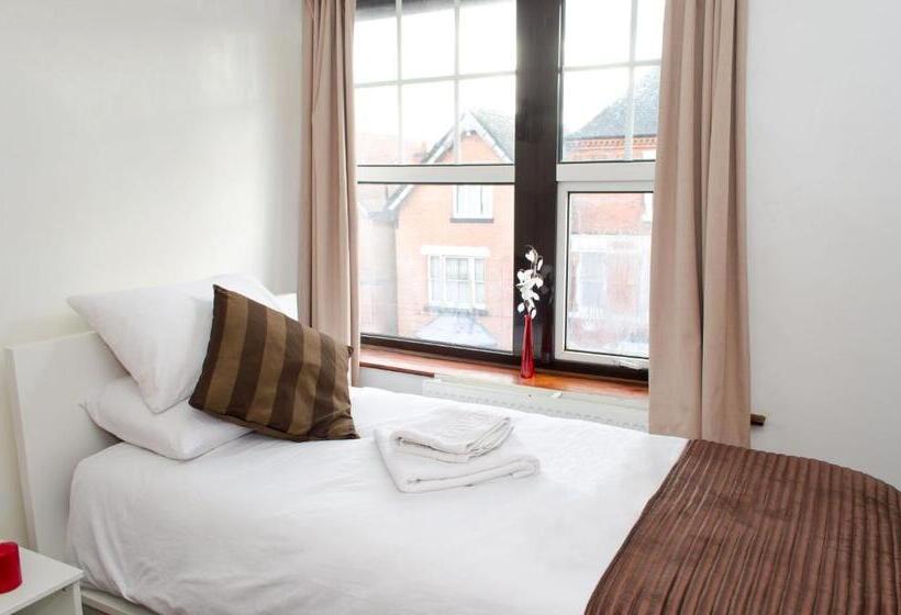 بنسيون Campbells Guest House